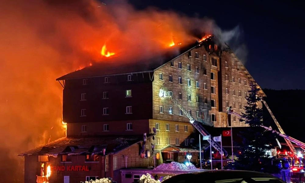 Συνελήφθησαν 15 άτομα για την πυρκαγιά σε ξενοδοχείο χιονοδρομικού κέντρου με τους 78 νεκρούς στην Τουρκία